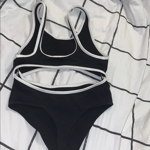 UO Cutout Thong Bodysuit - Picture 2 of 3